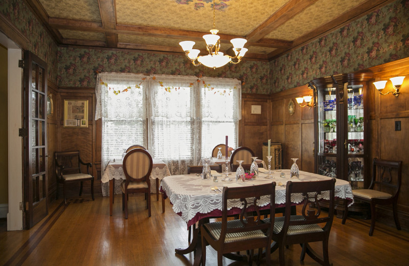 Dining room at Clichy Inn.