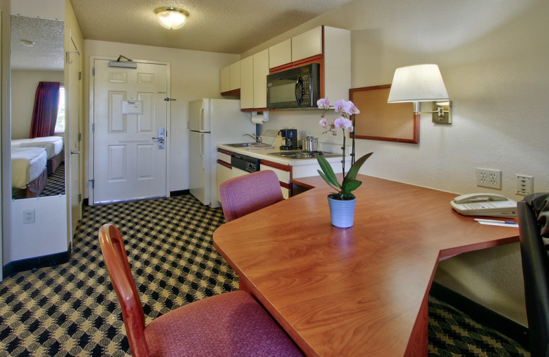 Guest room at MCM Elegante Colorado Springs.