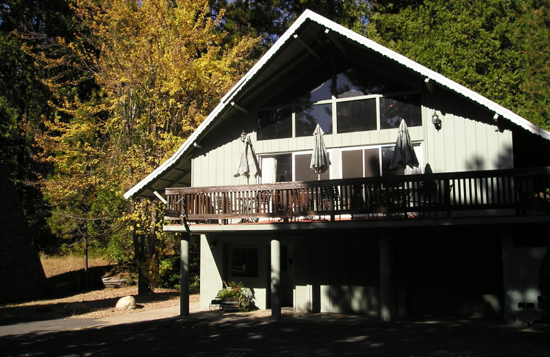 Exterior view of Dorrington Inn.