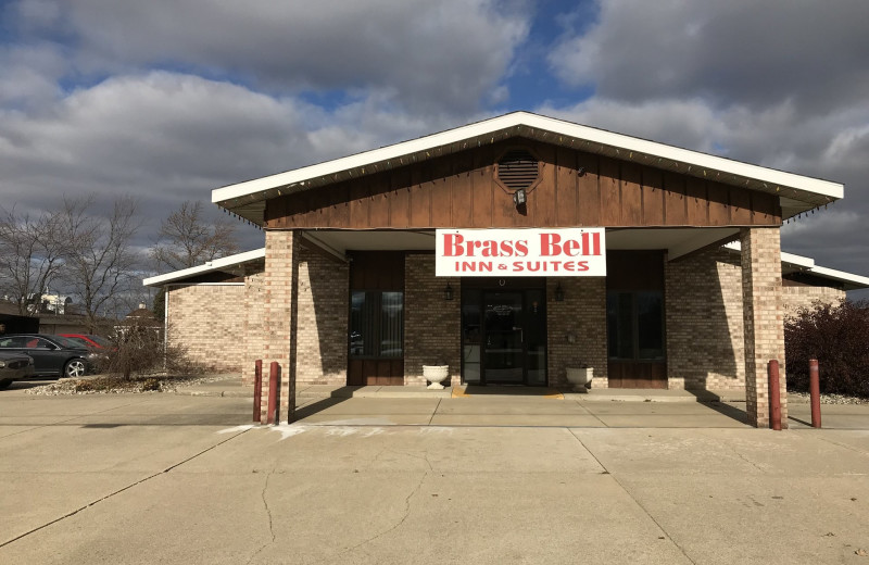 Exterior view of Brass Bell Inn and Suites Chesaning.