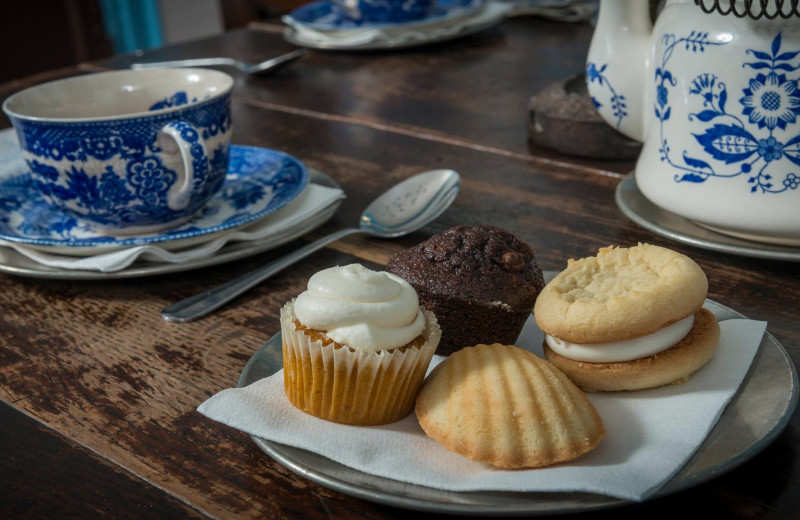 Desserts at The White Swan Tavern.