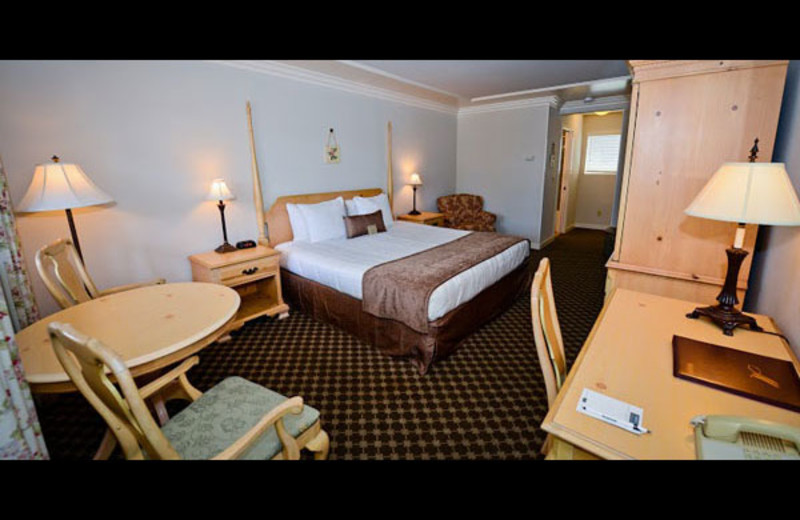 Guest room at Sea Otter Inn.