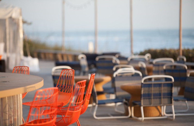Outdoor dining at Crowne Plaza Melbourne Oceanfront Resort.