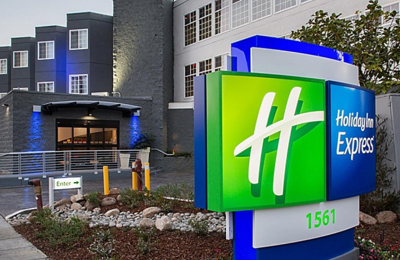 Exterior view of Holiday Inn Express Mountain View-S Palo Alto.