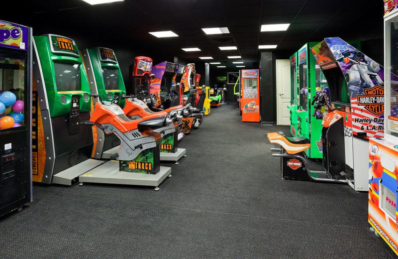 Arcade at Holiday Inn Minneapolis.