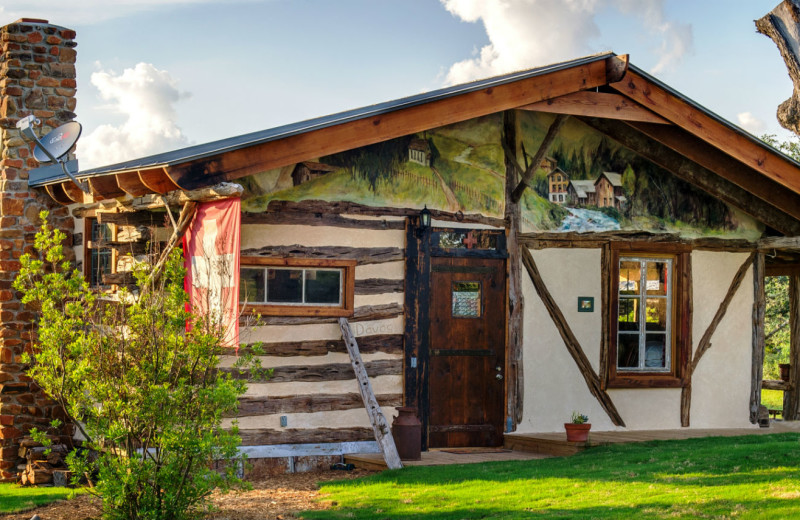 Cabin exterior at Barons Creekside.