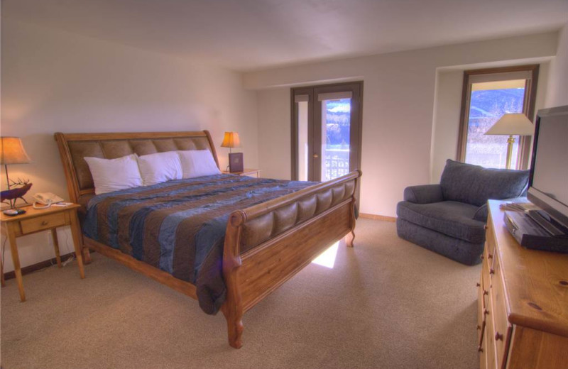 Rental bedroom at Lodge At Avon Center.