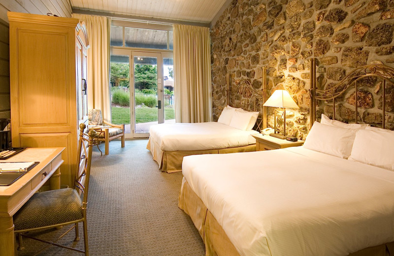 Guest room at The Lodge of Four Seasons.