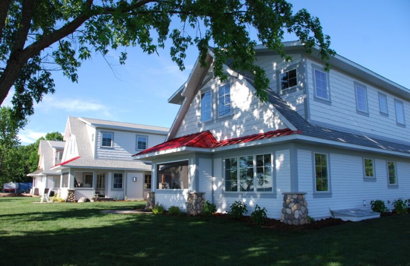 Exterior view of Quarterdeck Resort.