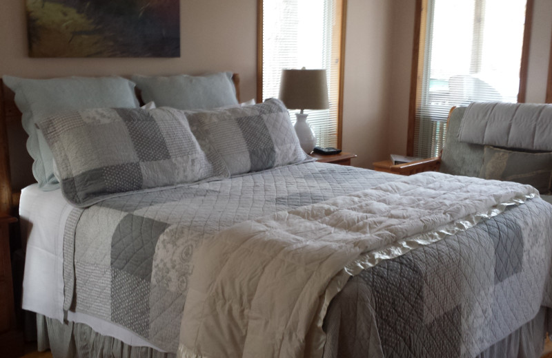 Guest bedroom at Ogopogo Resort.