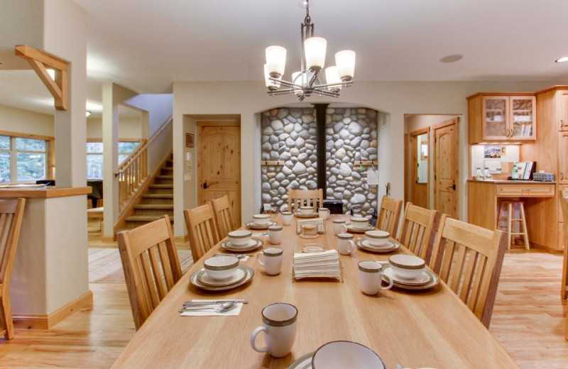 Dining room at Olympic Foothills Lodge.