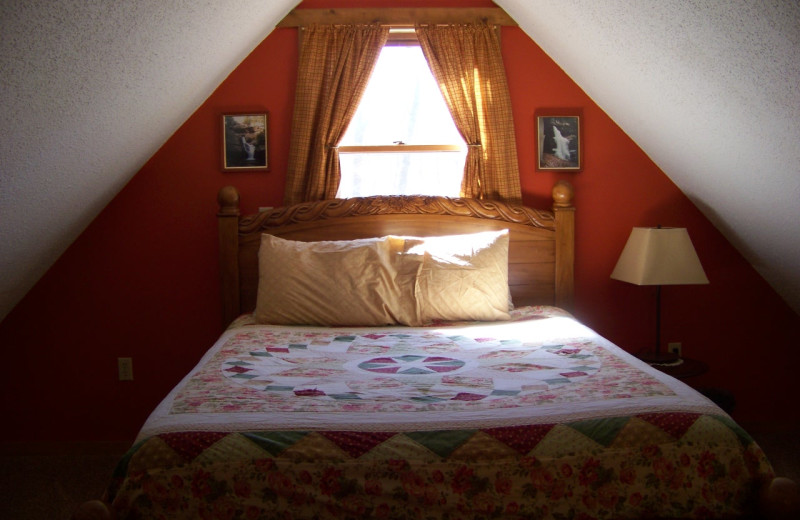 Cabin bedroom at Hocking Hills Cabins.