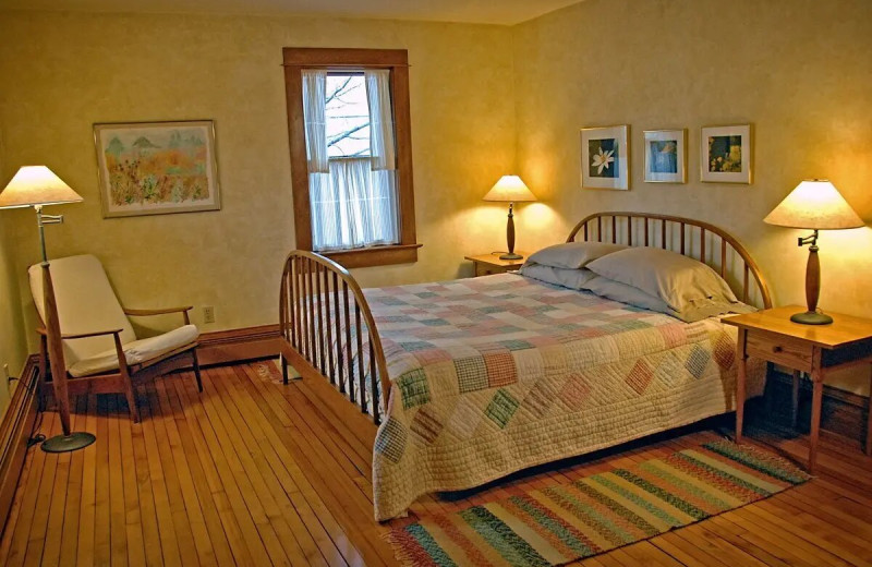 Guest room at Whitefish Bay Bed 