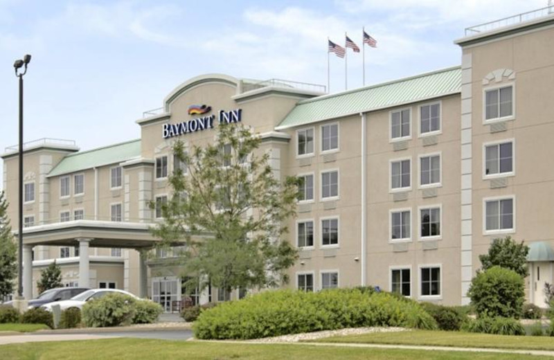 Exterior view of Baymont Inns and Suites Rockford.