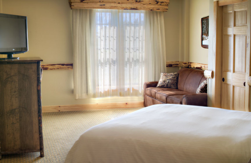 Guest bedroom at Hope Lake Lodge & Indoor Waterpark.