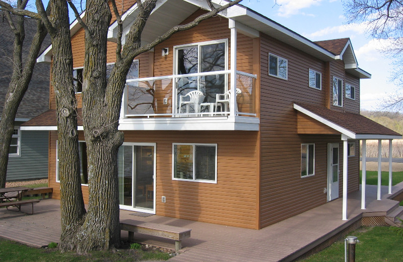 Cabin exterior at Dickerson's Lake Florida Resort.