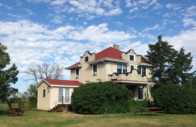 Exterior view of Triangle Ranch Bed & Breakfast.