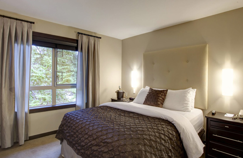 Guest bedroom at Sunrise Ridge Waterfront Resort.