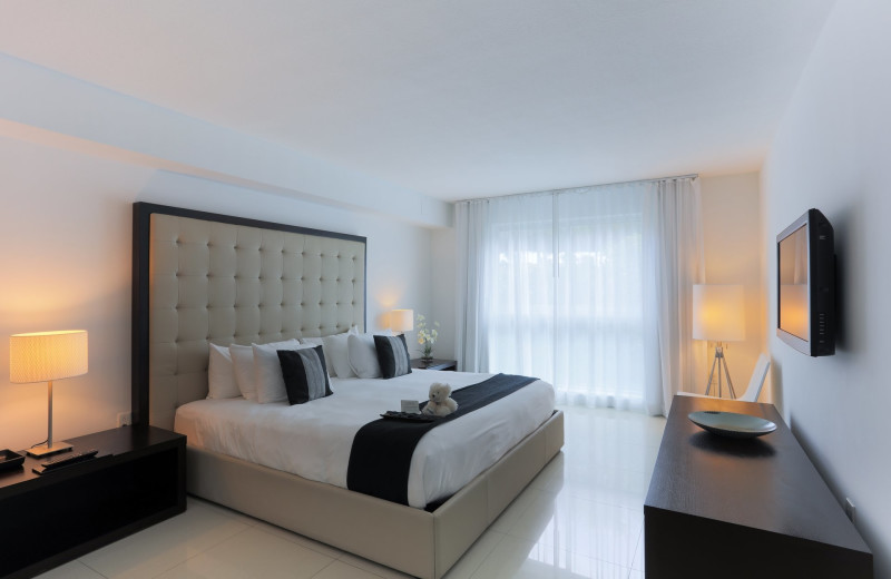 Guest bedroom at Bal Harbour Quarzo Luxury Boutique Hotel.