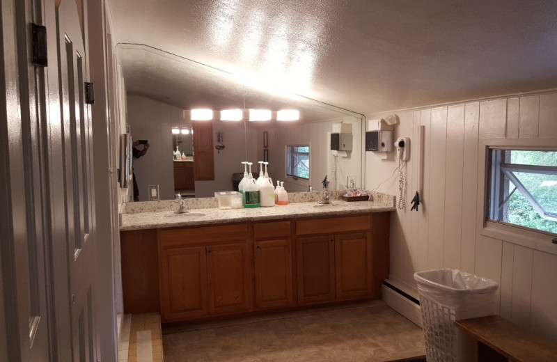 Guest bathroom at St. Moritz Lodge & Condominiums.