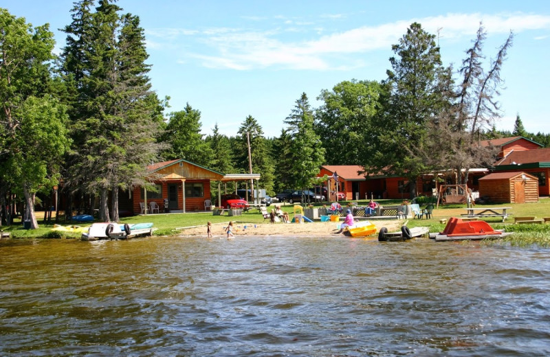 Exterior view of Cedar Rapids Lodge.