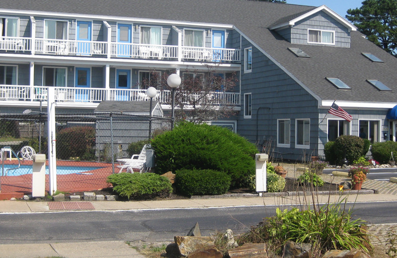 Exterior view of Grand Beach Inn.