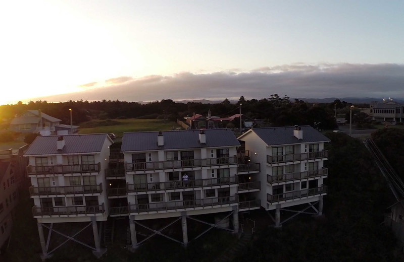 Exterior view of Sunset Oceanfront Lodging.