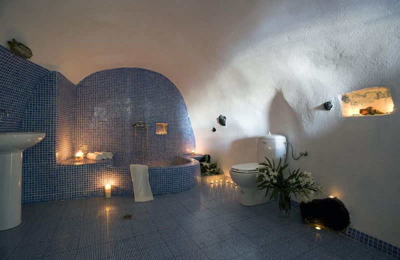 Guest bathroom at Fotinos Houses Oia.