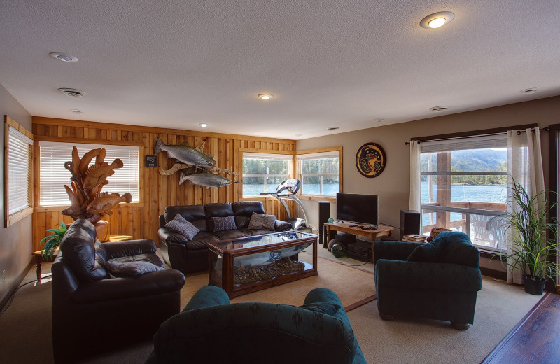 Lounge at Nootka Wilderness Lodge.