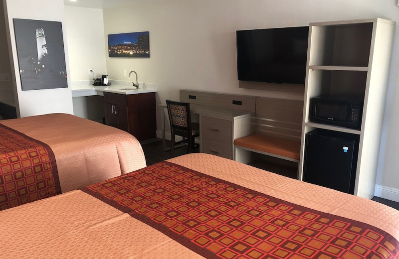 Guest room at Presidio Parkway Inn.