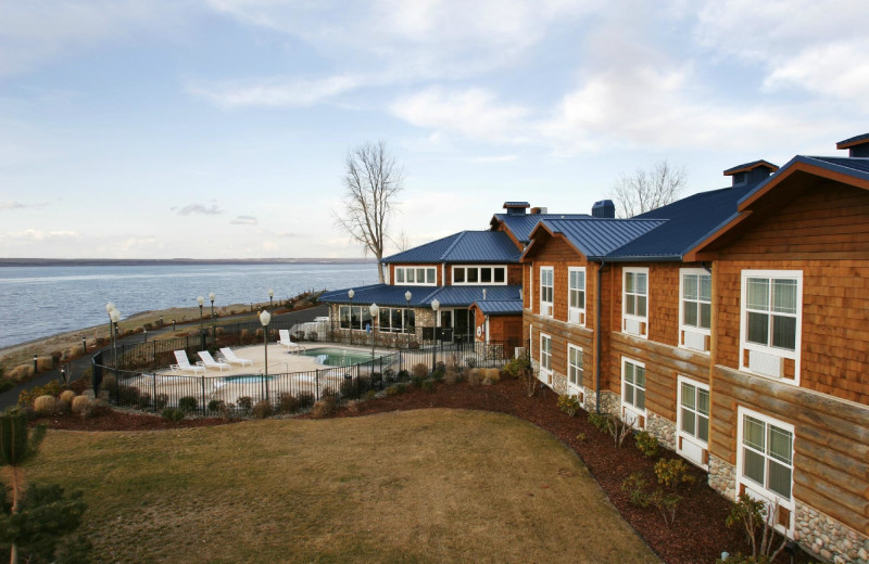 Exterior view of River Lodge and Grill.