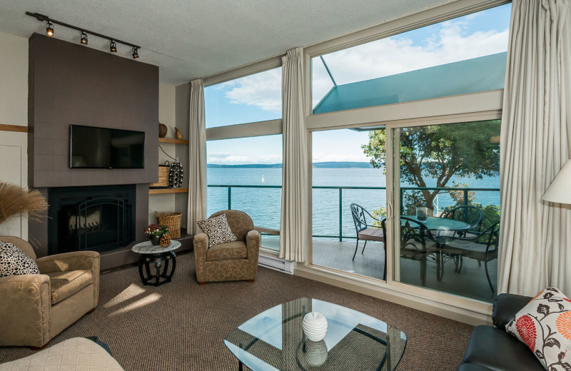 Guest living room at Inn of the Sea Resort.