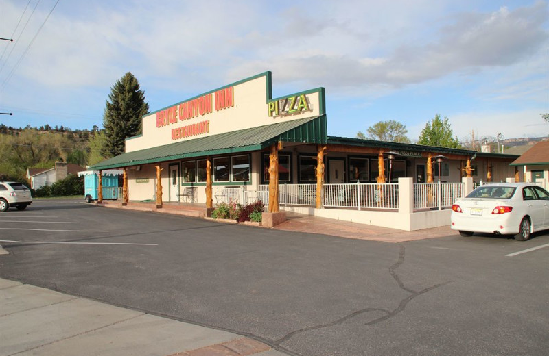 Pizza restaurant at Bryce Canyon Inn.