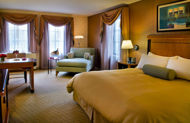 Guest room at Inn at Great Neck.