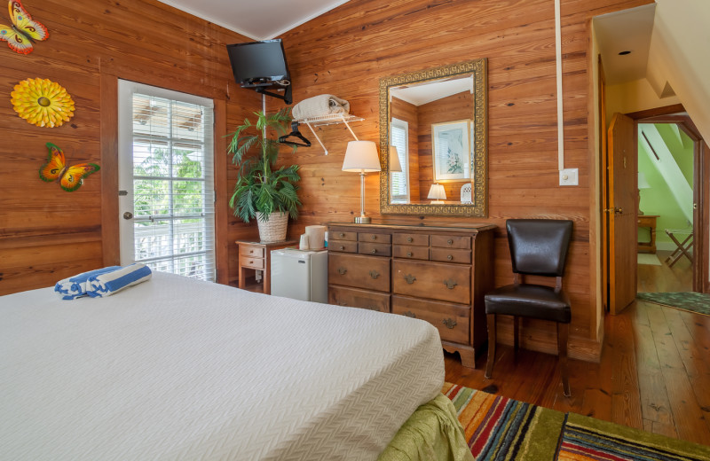 Guest bedroom at Curry House.