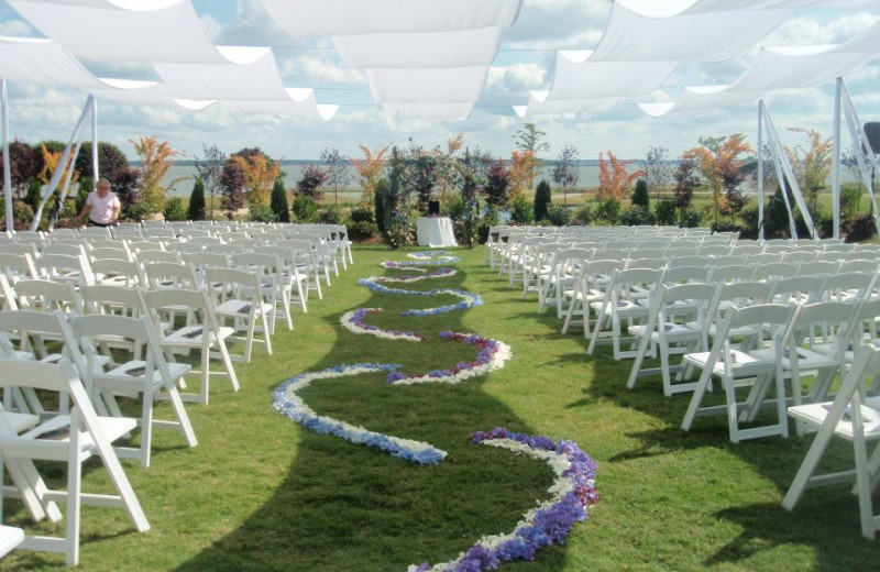 Wedding ceremony at Kingsmill Resort.