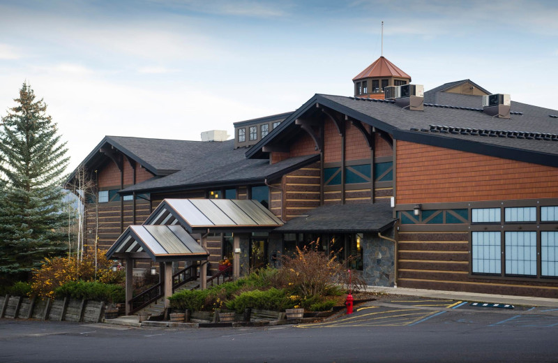 Exterior view of Stoneridge Resort.