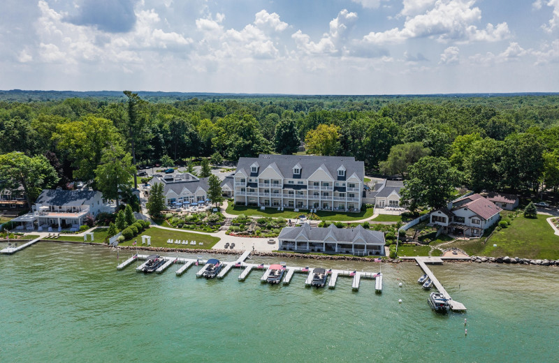 Exterior view of Bay Pointe Inn Lakefront Resort.