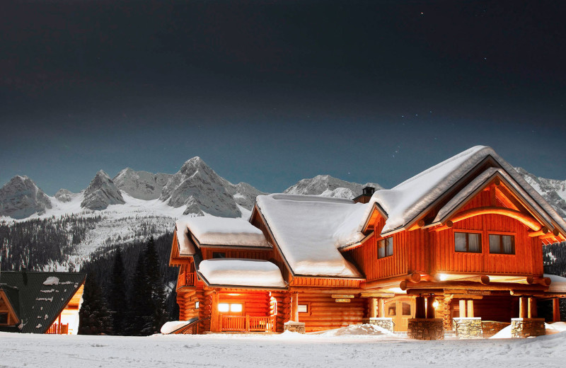 Exterior view of Island Lake Lodge.