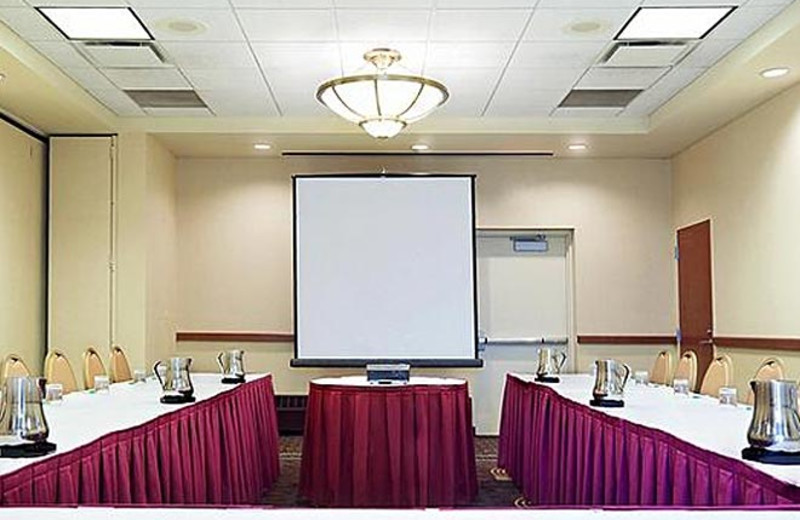 Meeting Room at Holiday Inn and Suites Chicago O'Hare Rosemont Hotel