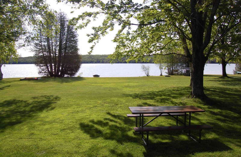 Exterior view of Fisher's Lakeside Cottages.