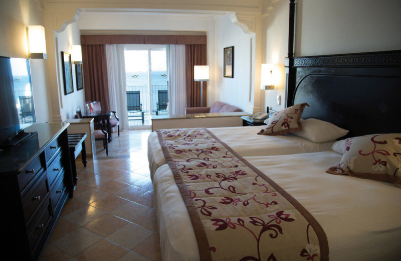 Guest room at Hotel Riu Palace Aruba.