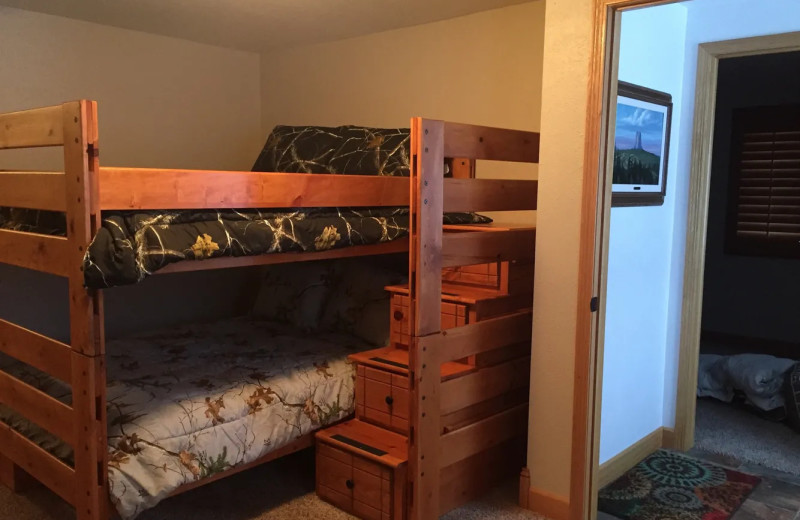 Cabin bedroom at Lakeview Lodge 307.
