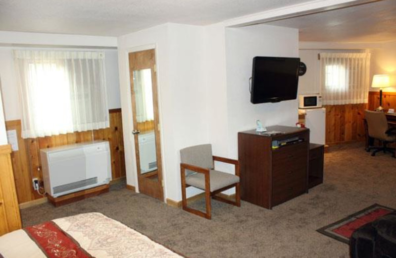 Guest room at Alpine Trail Ridge Inn.