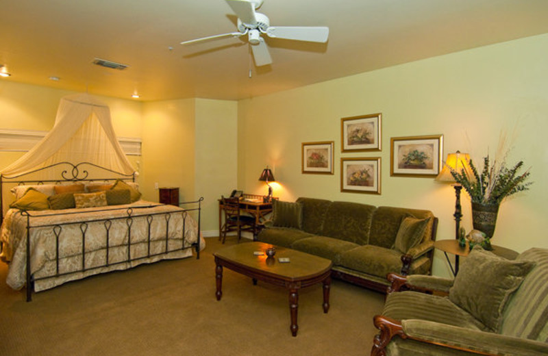 Luxury Spa Villa at Lake LA Quinta Inn