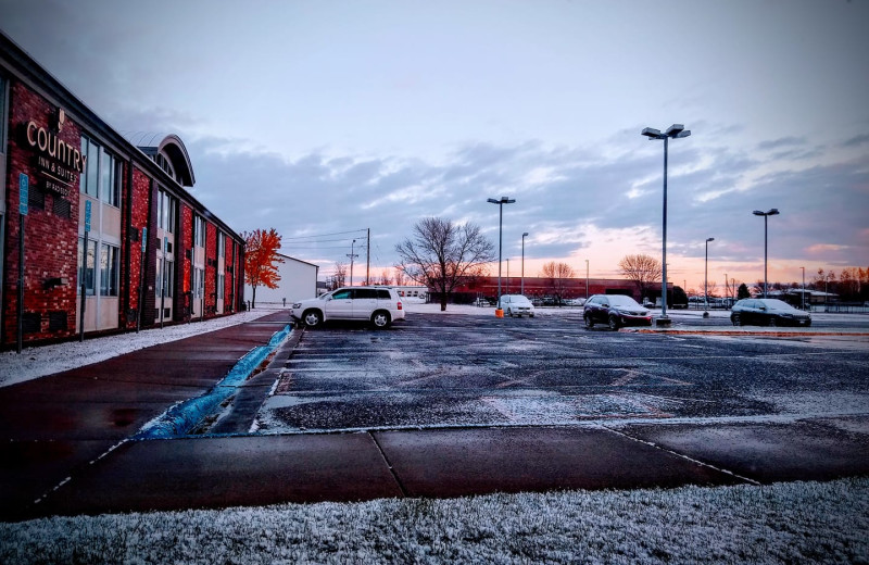 Exterior view of Country Inn & Suites - Fergus Falls.