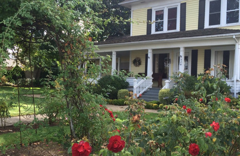 Exterior view of Prairie House Inn.