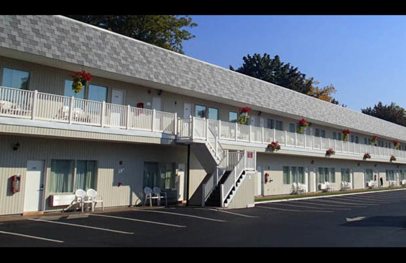 Exterior view of The Georgian Lakeside Resort.