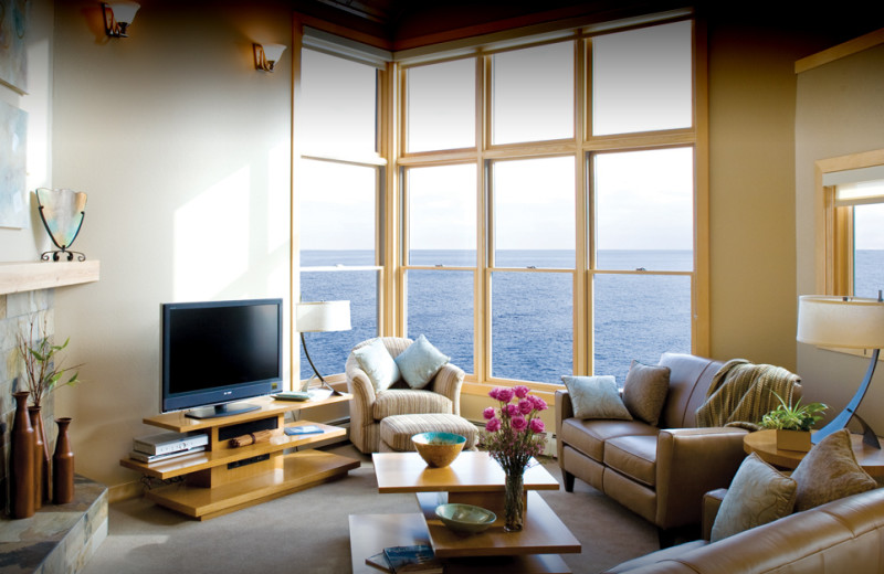 Vacation rental living room at Surfside on Lake Superior.