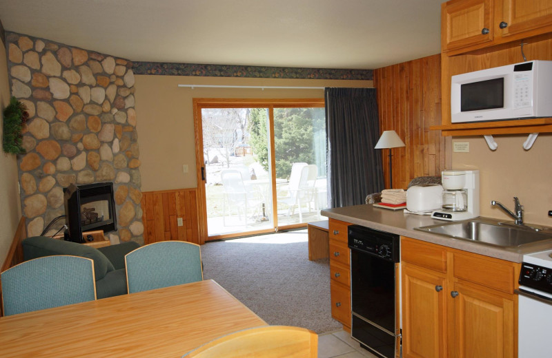 Guest suite at Kavanaugh's Sylvan Lake Resort.